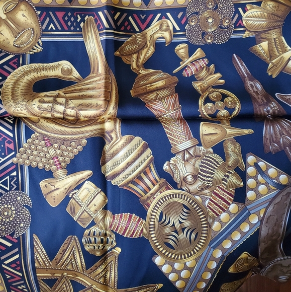 Hermès L'or Des Chefs/ The Gold of the Chiefs Silk Scarf - Picture 6 of 10